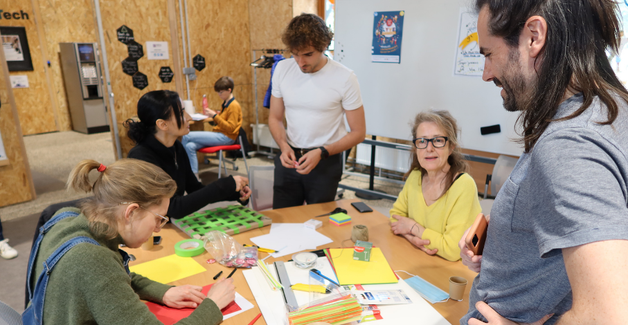 initiation au maquettage et à l'entrepreneuriat